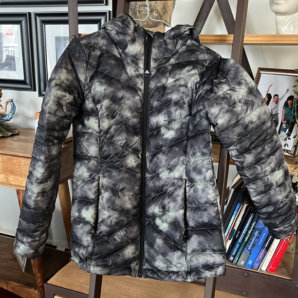 LOLE XS Packable Down Jacket with Hood. Excellent Condition - Picture 2 of 9